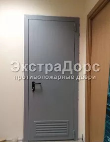 Противопожарные двери для частного офиса с вентиляционной решеткой ДГ-01