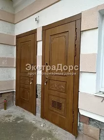 Противопожарная дверь с отделкой МДФ и вентиляционной решеткой